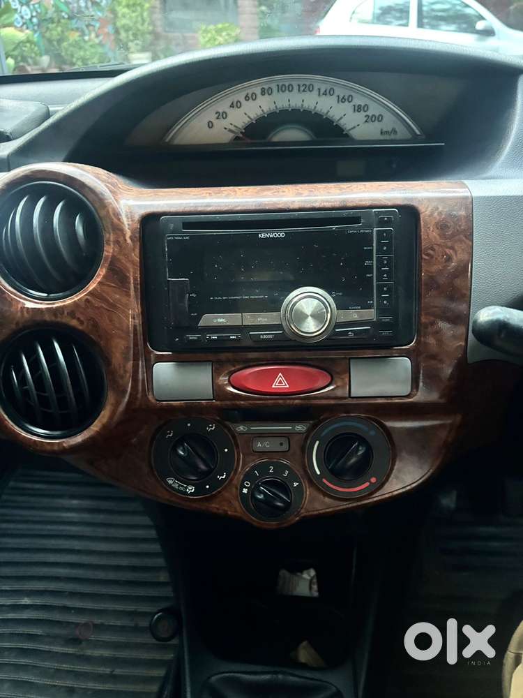 Toyota Etios Liva 2011-2012 G, 2011, Petrol