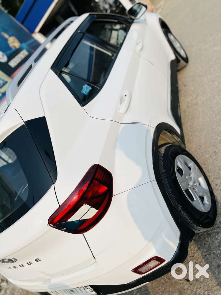 Hyundai Venue 1.2 S (o), 2019, Petrol