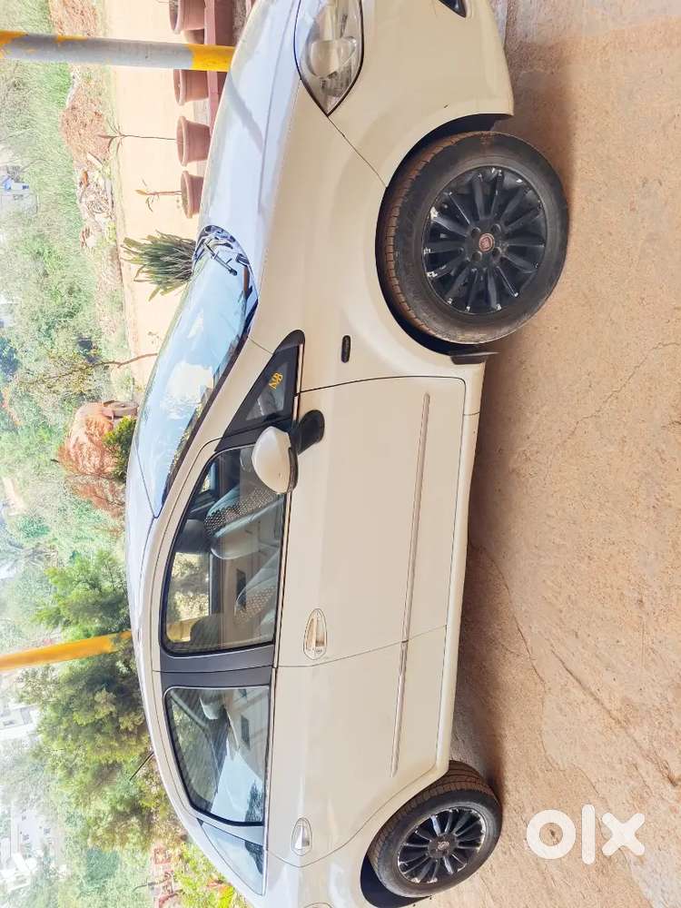 Fiat Linea Emotion  Diesel 2015