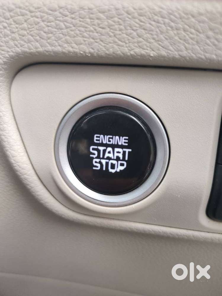 Kia Carens, 2023, Petrol