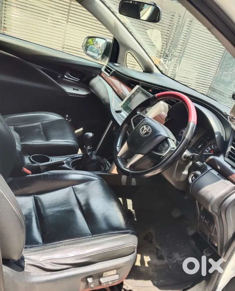 Toyota Innova Crysta - 2.4zx Mt