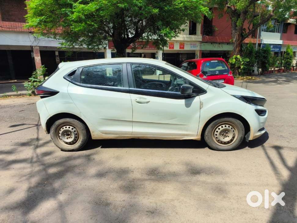 Tata Altroz 1.2 Xe, 2020, Petrol