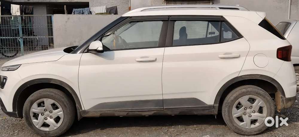 Hyundai Venue 2022 Petrol Well Maintained