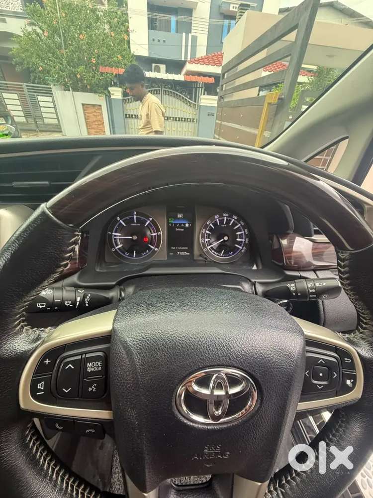Toyota Innova Crysta 2017