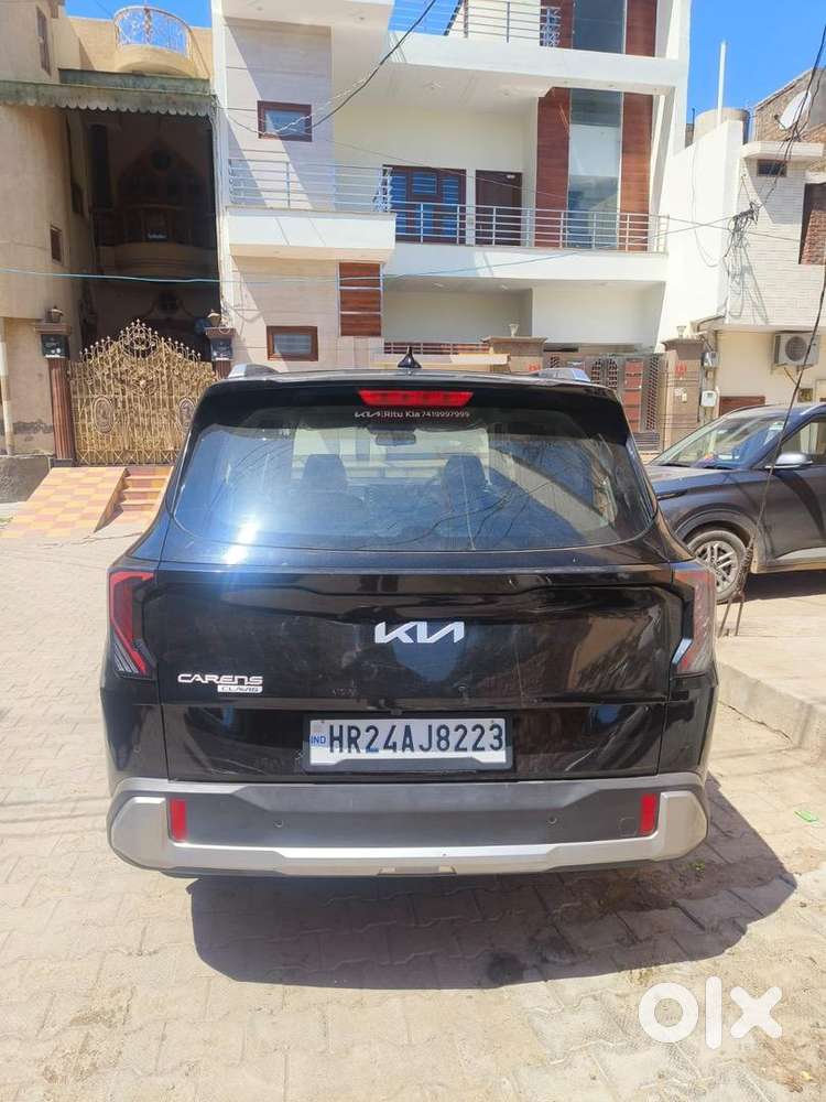 Car Good Condition.black Color. Single Handed Driven. Comfortable Suv.