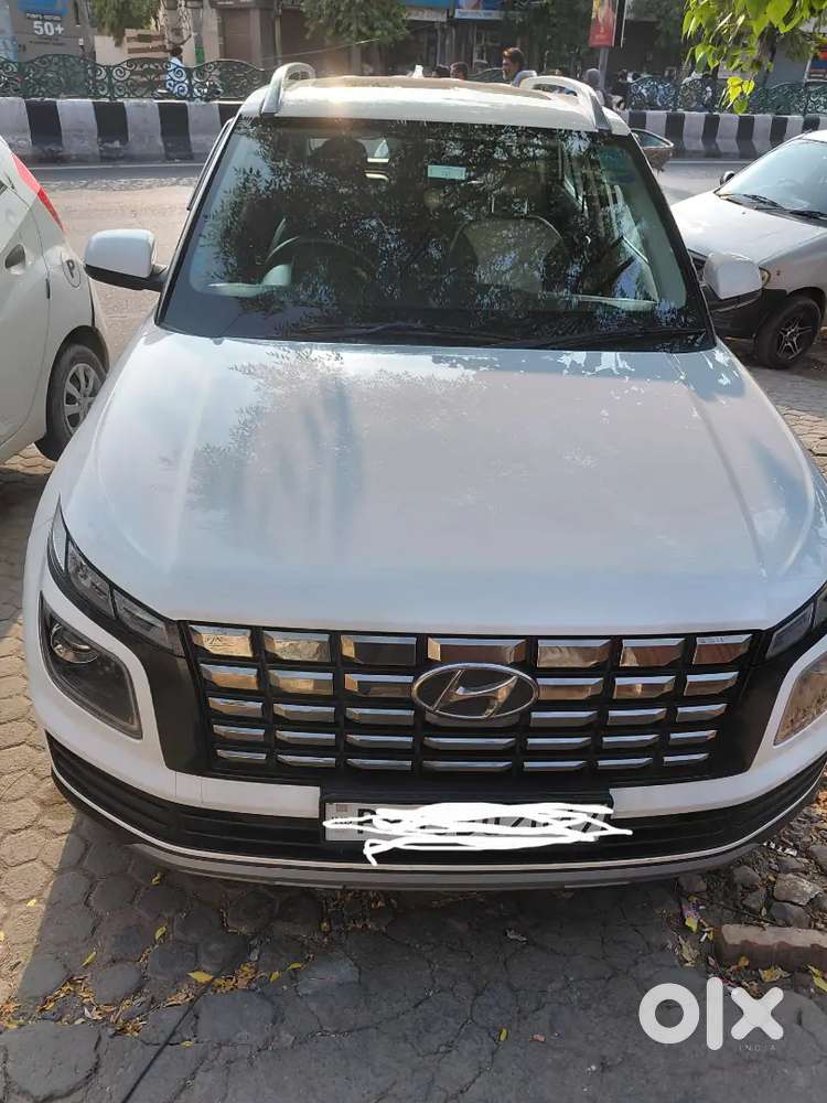Hyundai Venue 2024 Petrol 42000 Km Driven