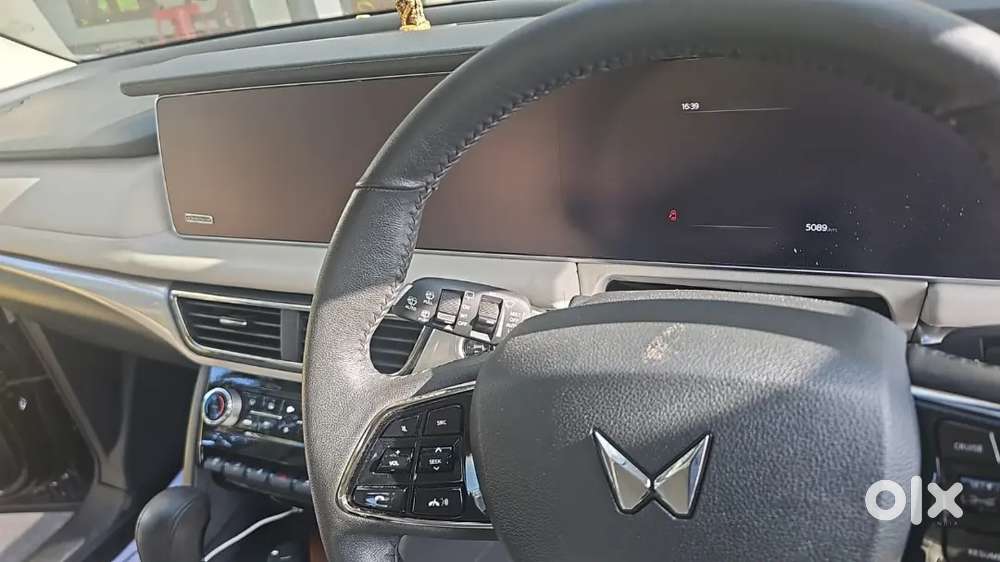 Mahindra Xuv700 2025 Petrol 5000 Km Driven