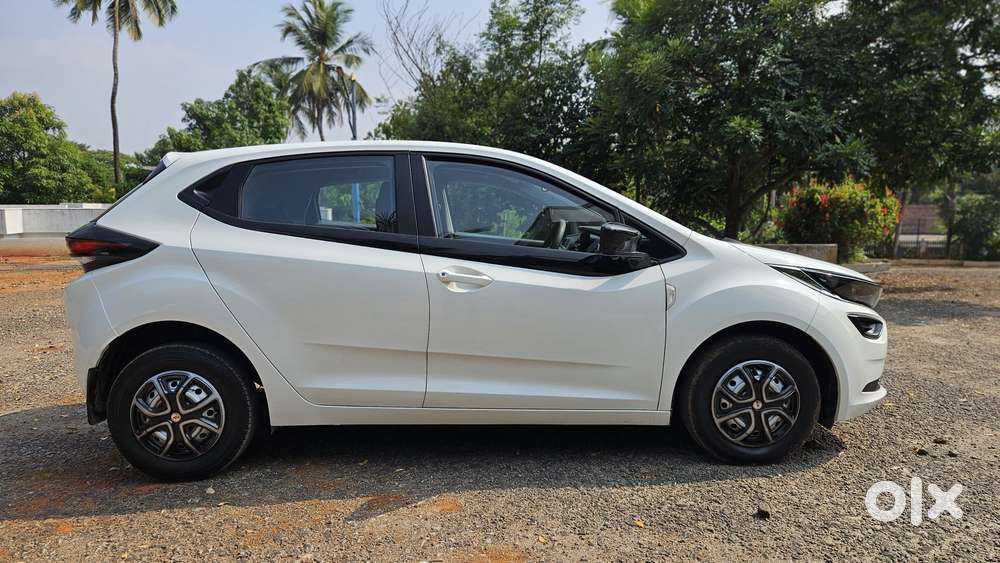 Tata Altroz 1.2 Xe, 2020, Petrol