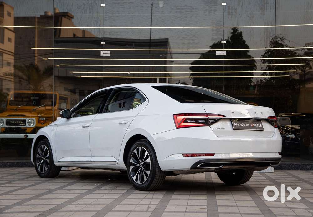 Skoda Superb, 2023, Petrol