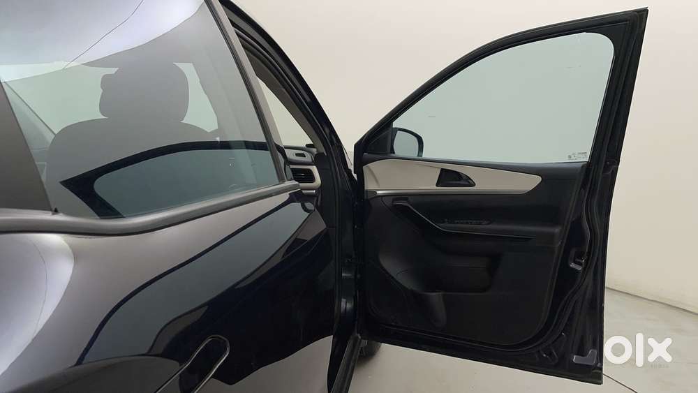 Mahindra Xuv700 2.2 Ax 5 Diesel At 7 Str, 2023, Diesel