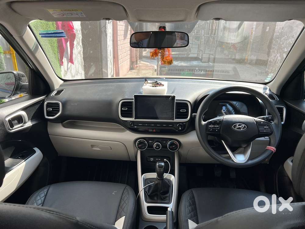 Hyundai Venue Petrol 2025