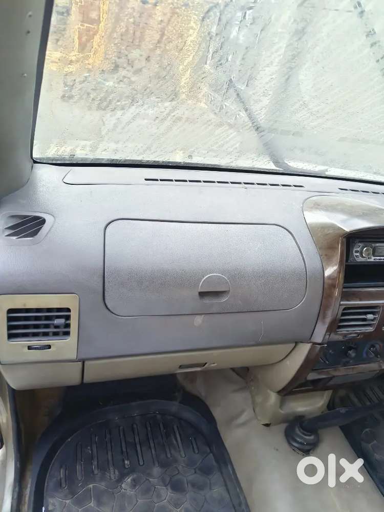 Tavera Top Model 7 Seater