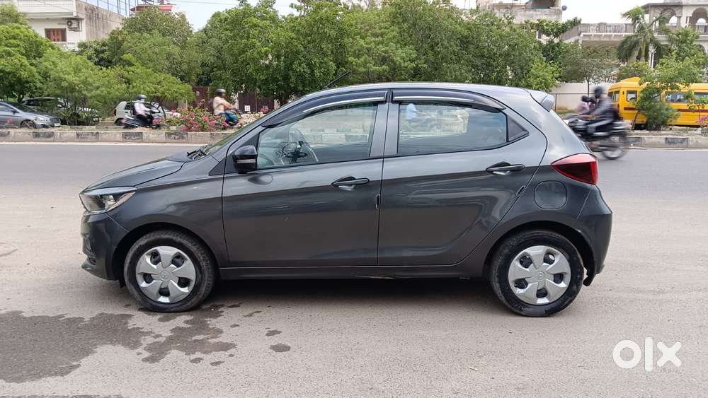 Tata Tiago 1.2 Revotron Xt (o), 2023, Petrol