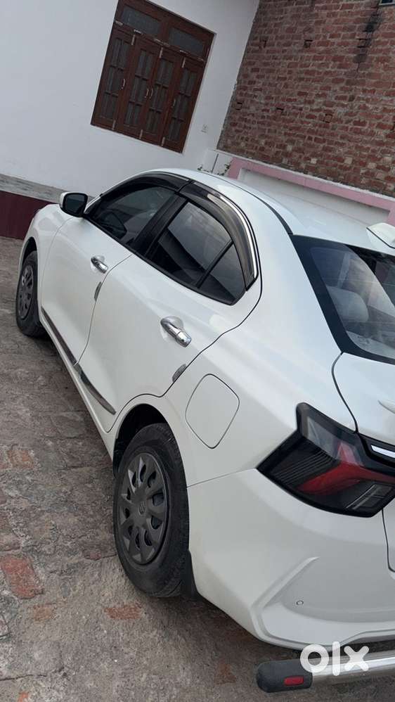 Maruti Suzuki Dzire Petrol Manual 2025