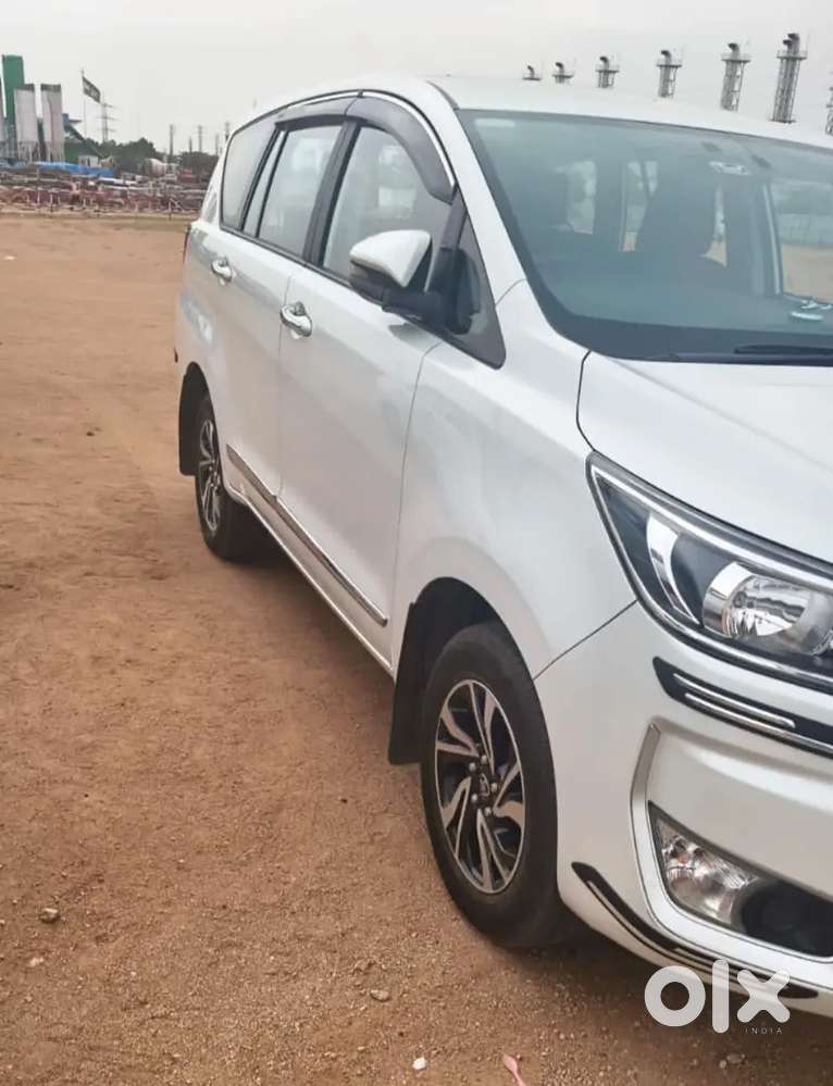 Toyota Innova Crysta 2025