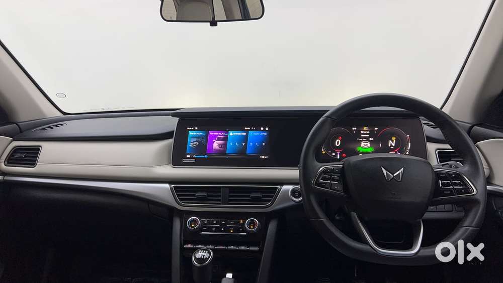 Mahindra Xuv700 2.0 Ax 7 Petrol Mt Str, 2024, Petrol