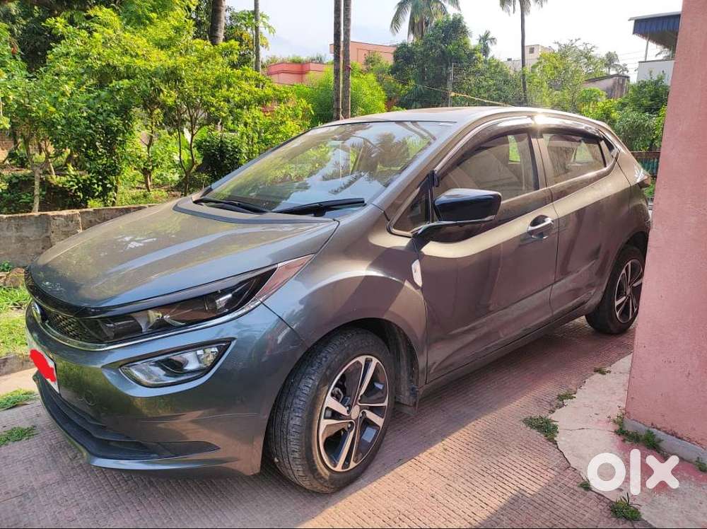 Tata Altroz Petrol With Sunroof In Good Condition