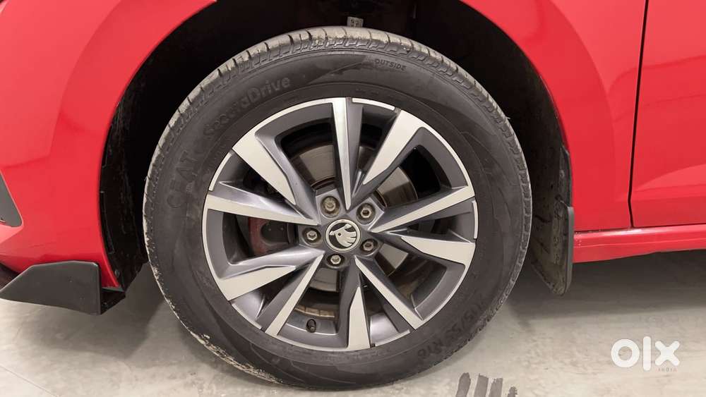 Skoda Slavia Style 1.0l Tsi At, 2022, Petrol