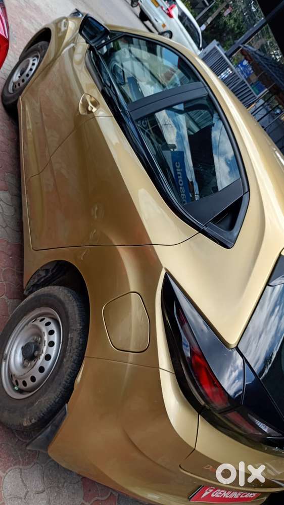Tata Altroz 1.2 Xe, 2020, Petrol