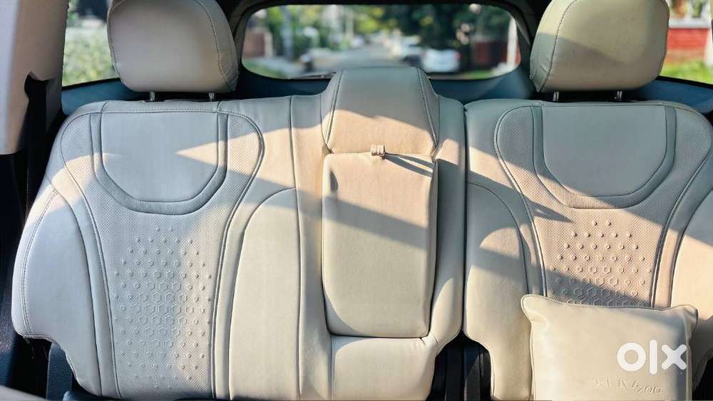Mahindra Xuv700 2.0 Ax 5 Petrol Mt 7 Str, 2022, Petrol
