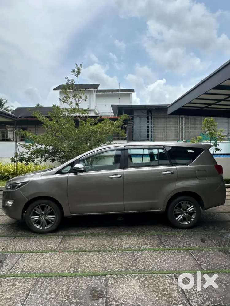 Toyota Innova Crysta 2.8z 2016