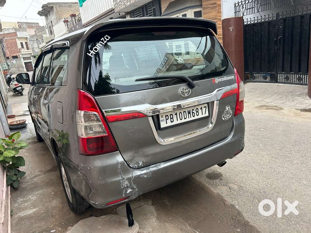 Toyota Innova 2012 Car