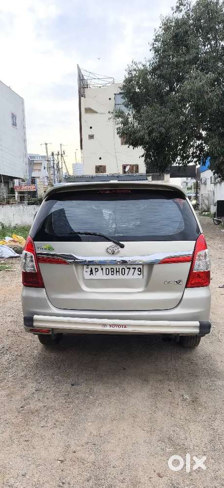 Toyota Innova 2.5 V 2014