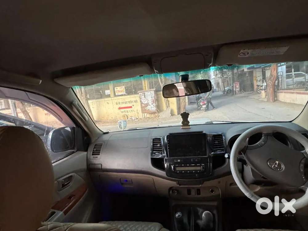 Toyota Fortuner 2011
