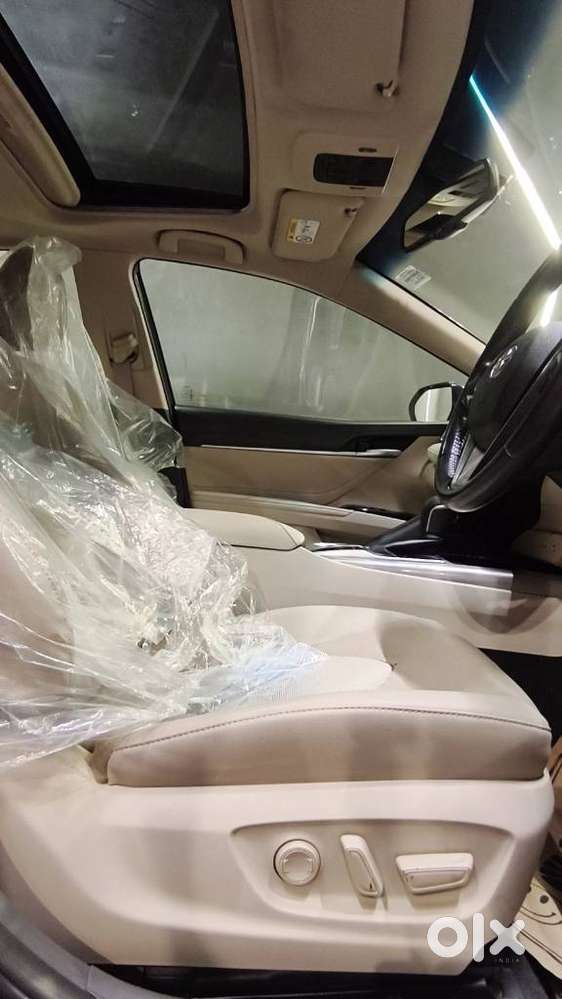 Toyota Camry Hybrid, 2019, Petrol