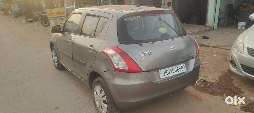 Maruti Suzuki Swift Vxi 1.2 Abs Bs-iv, 2017, Petrol