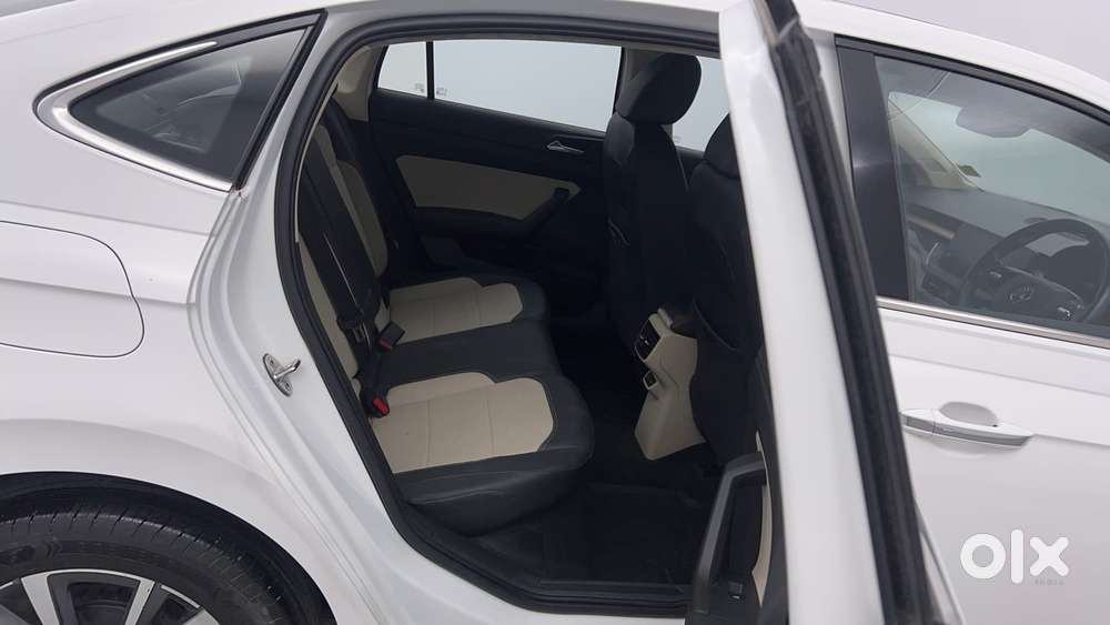 Skoda Slavia Style 1.0l Tsi Mt, 2022, Petrol