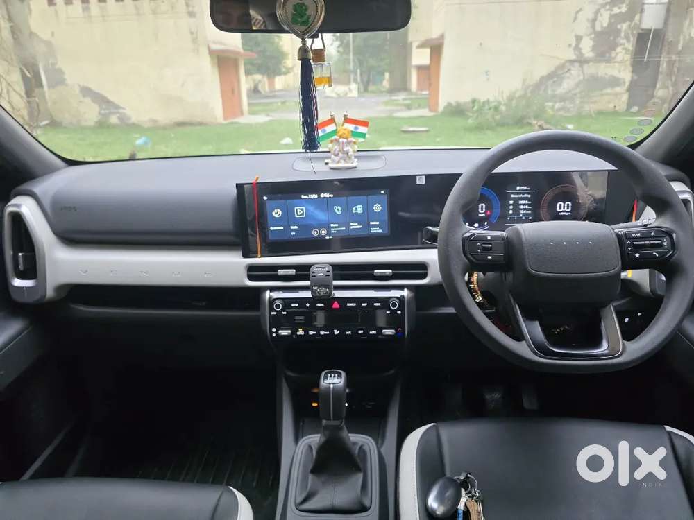Hyundai New Venue 2025 Petrol 8772 Km Driven