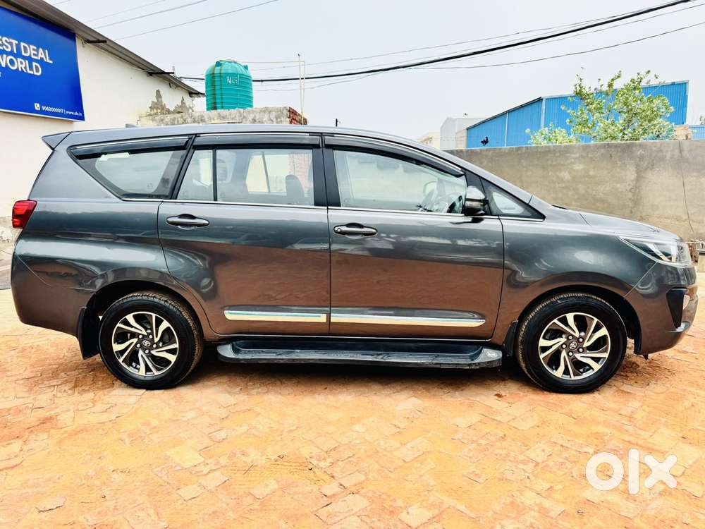 Toyota Innova Crysta 2.4 G Mt 7 Str, 2022, Diesel