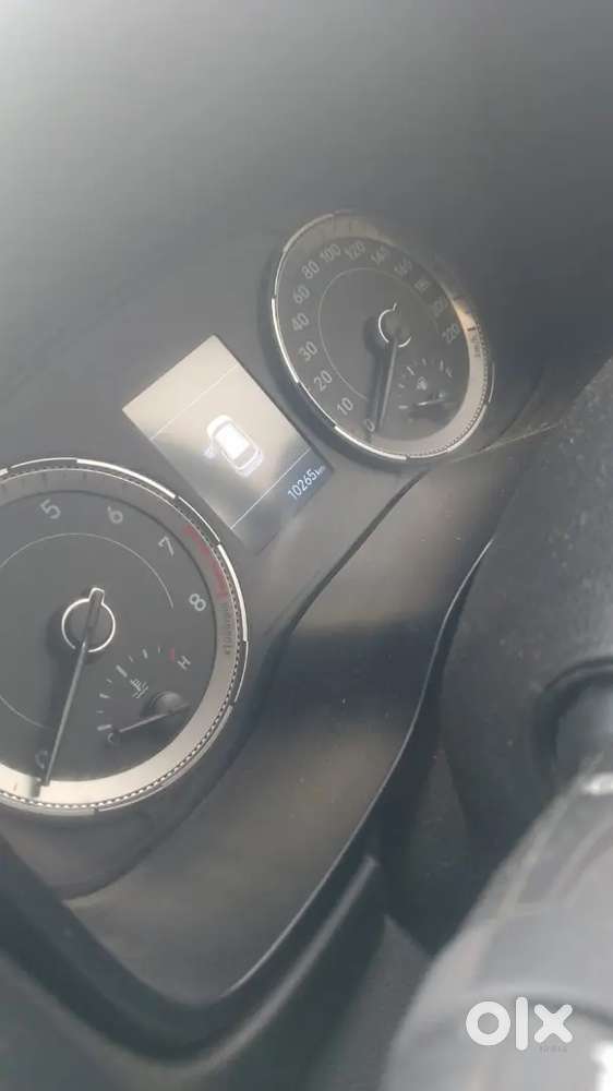 Hyundai Venue 2021 Petrol 10400km Drive