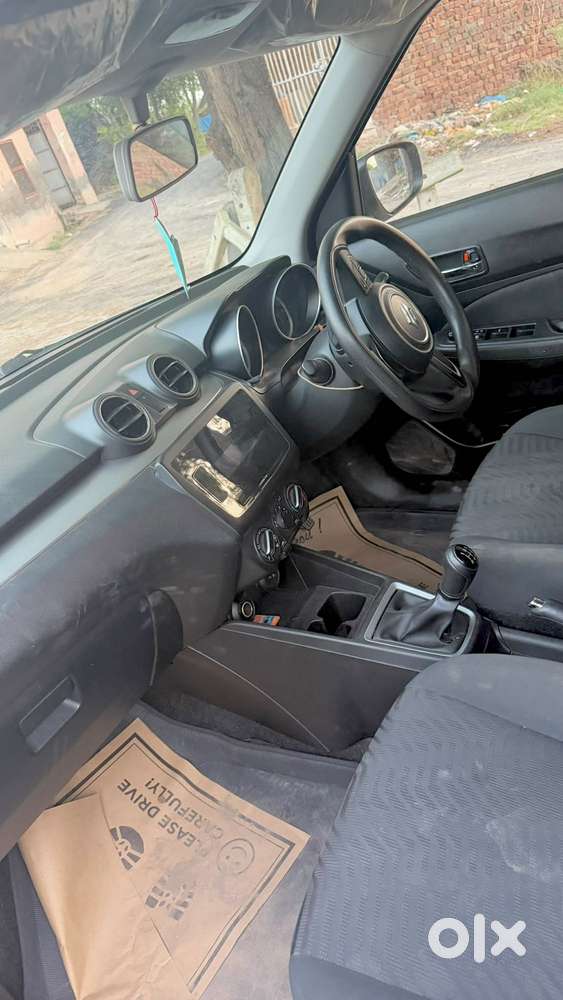 Maruti Suzuki Swift Vxi + Manual, 2025, Petrol