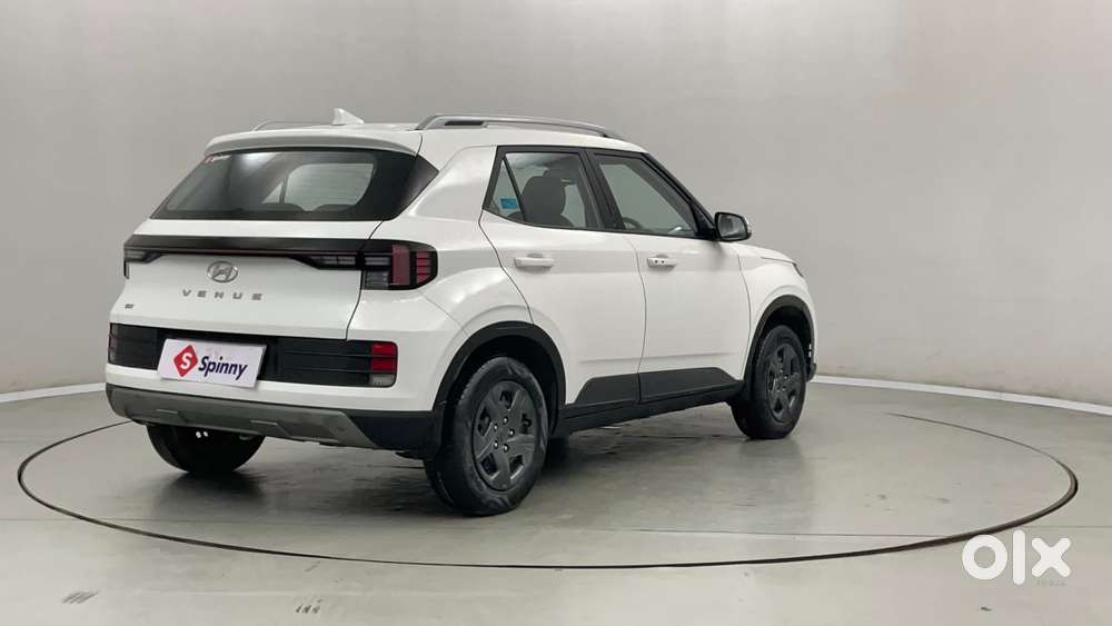 Hyundai Venue Sx, 2023, Cng & Hybrids