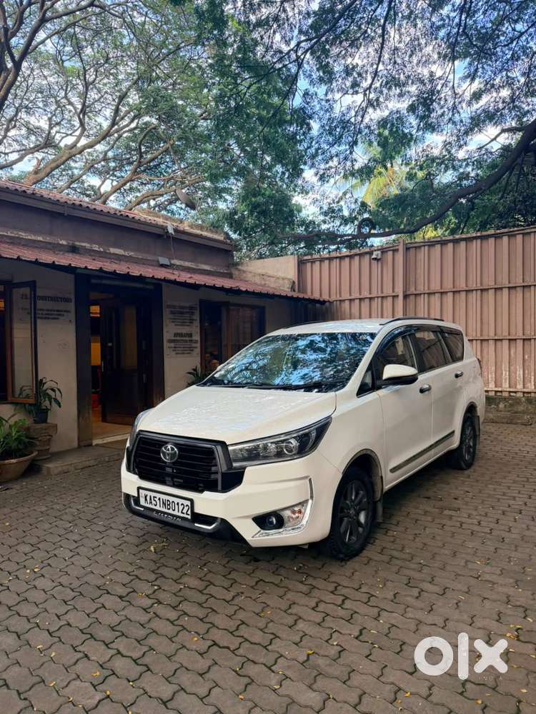 For Sale: Toyota Innova Crysta 2.4 G Diesel (7-seater Captain Seats)