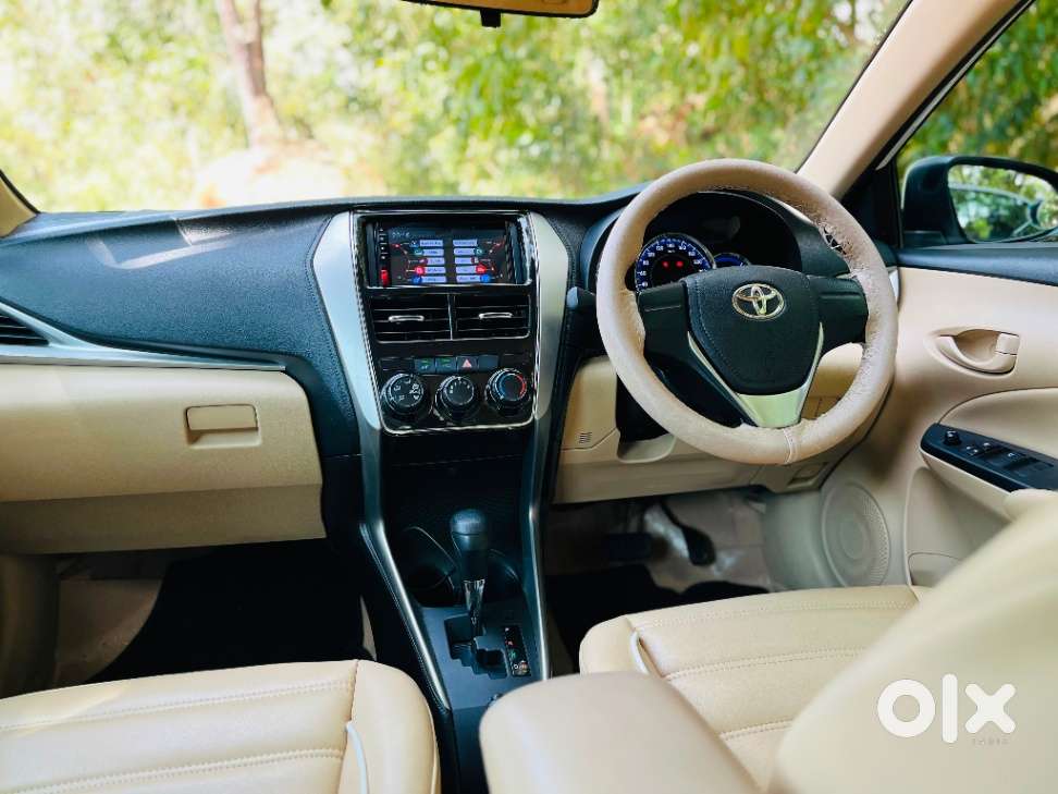 Toyota Yaris J Cvt, 2021, Petrol