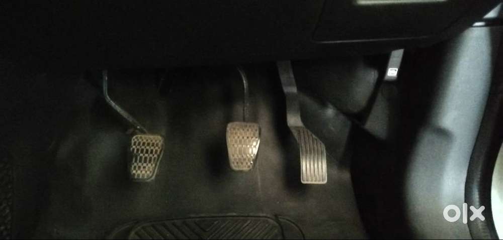 Petrol Nexon With Sunroof And 6 Gears