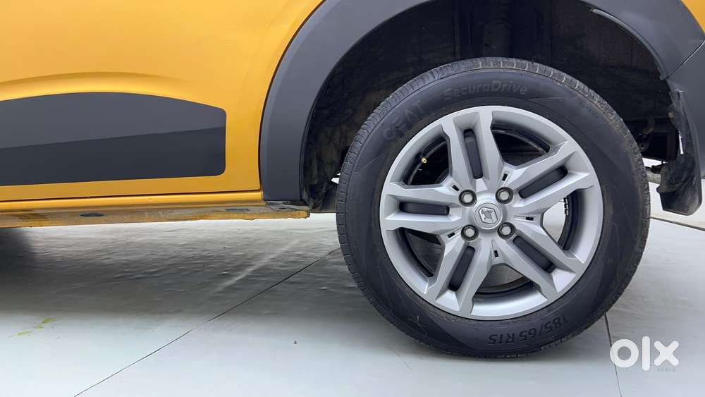Renault Triber Rxz Easy-r Amt, 2025, Petrol
