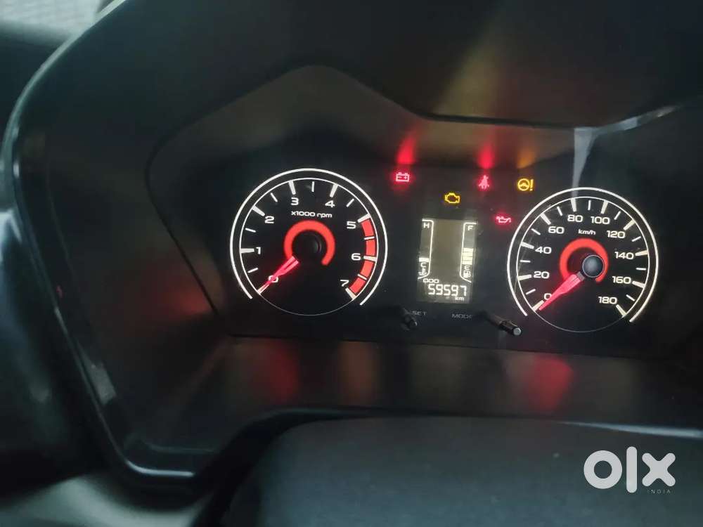 Mahindra Kuv 100 2017