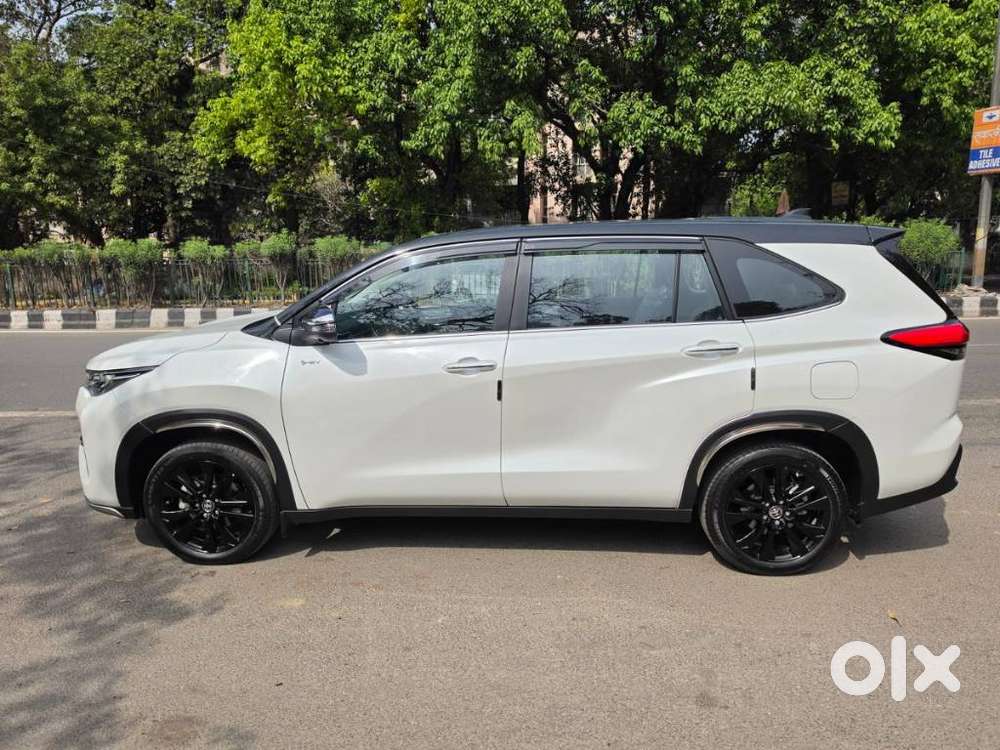 Toyota Innova Hycross 2.0 Zx (o) Hybrid 7 Str, 2025, Petrol