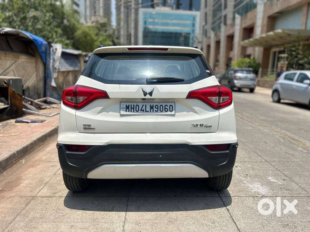 Mahindra Xuv300 1.2 W8 (o) Amt Petrol, 2023, Petrol