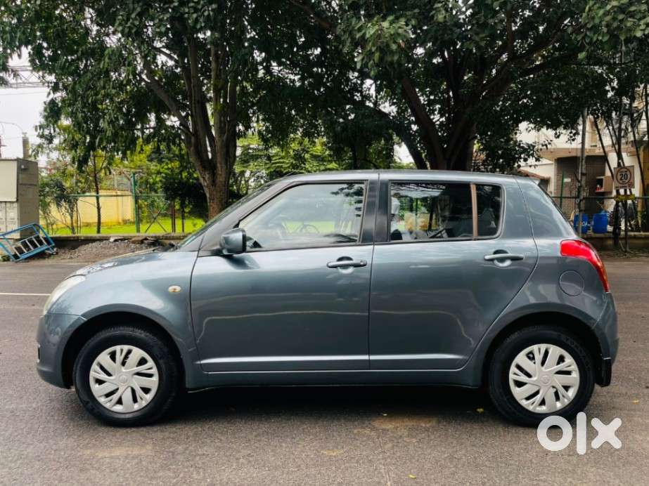 Maruti Suzuki Swift Vxi 1.2 Abs Bs-iv, 2011, Petrol