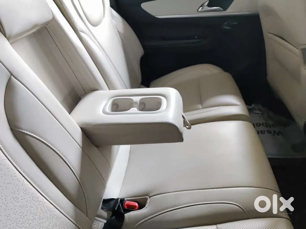 Mahindra Xuv700 Ax7 Automatic Petrol | 1st Owner | Oct 2024 | Mumbai