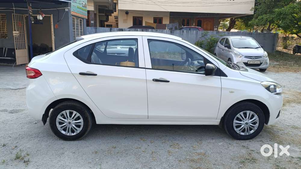 Tata Tigor Xe, 2017, Petrol