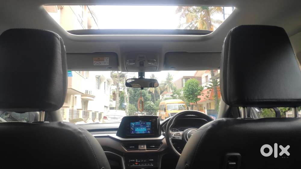 Maruti Suzuki Brezza 1.5 Zxi At Smart Hybrid, 2021, Petrol