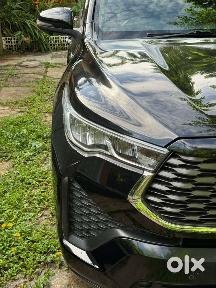 2023 Pristine Toyota Innova Hycross Vx(o) Attitude Black
