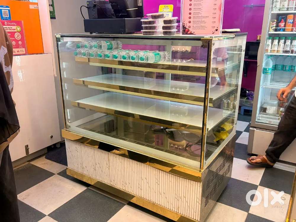 Cake counter chiller