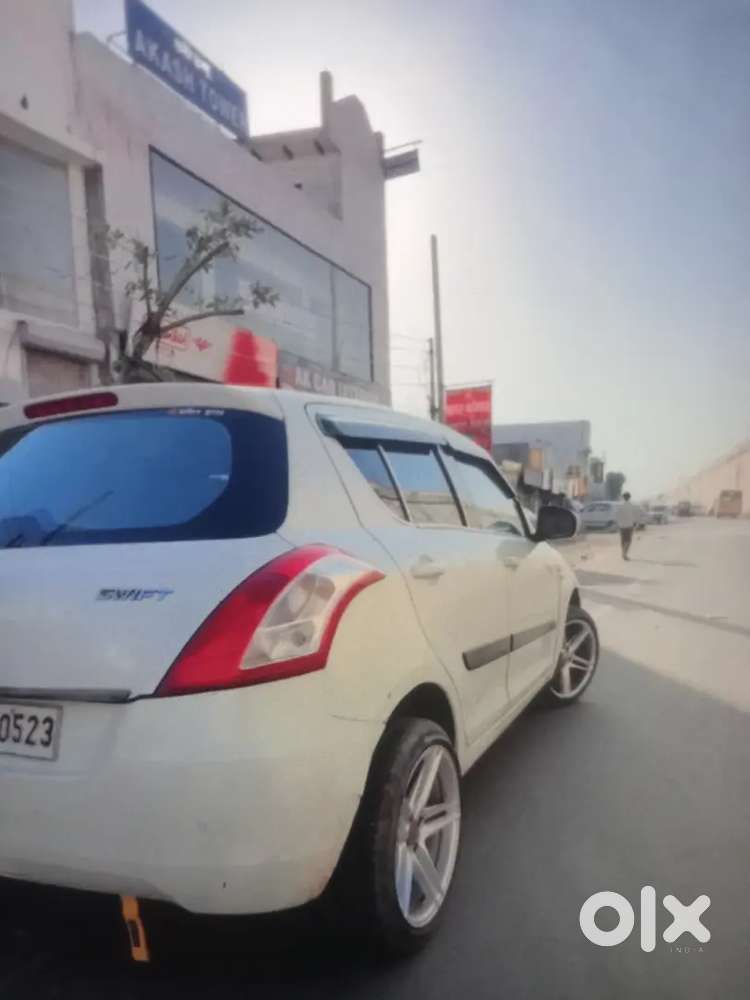 Maruti Suzuki Swift 2015 Cng & Hybrids 130000 Km Driven